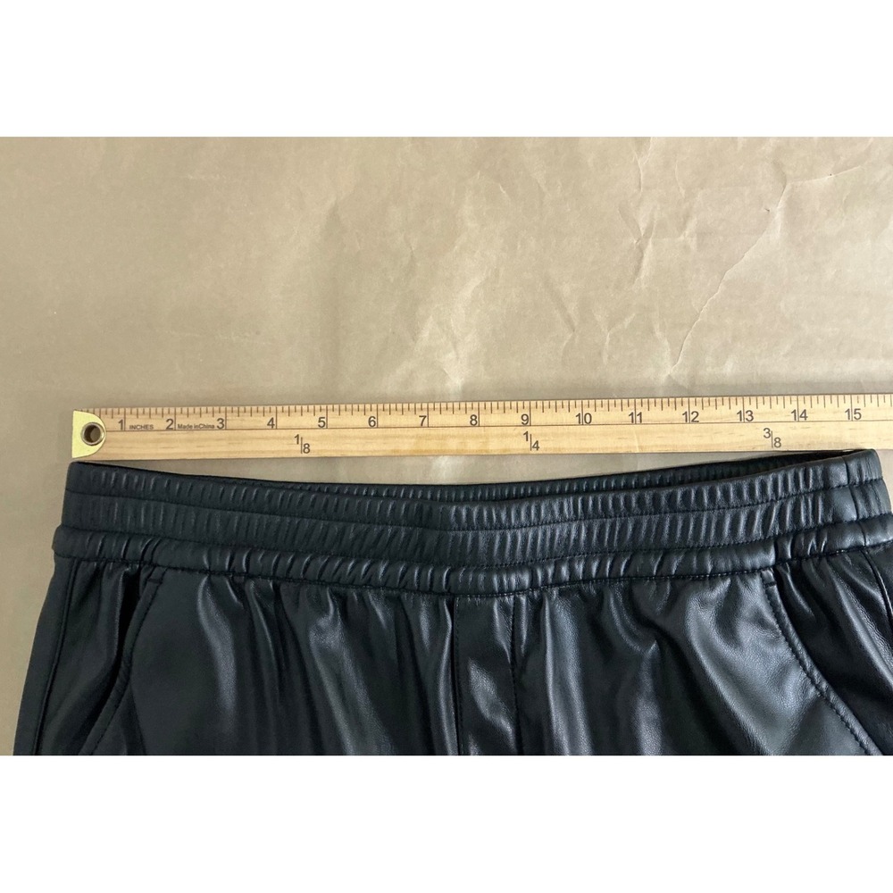 GAP Women Faux Leather Cargo Black Pull On Pants Size M Streetwear Casual Grunge - Picture 3 of 9